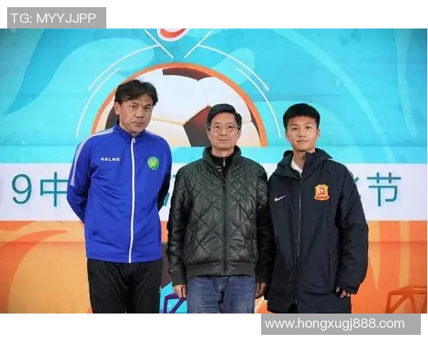 足球明星齐聚一堂西装盛装展现风采的精彩瞬间